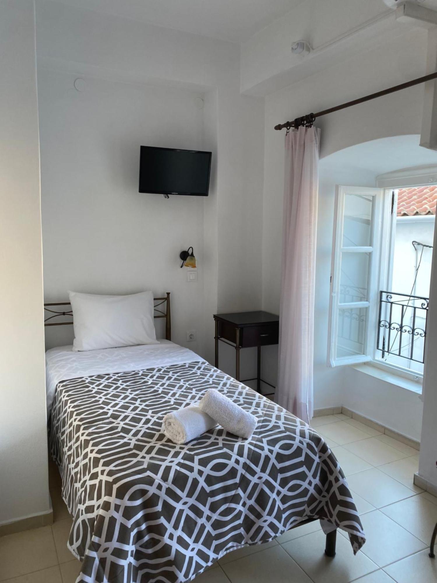 Pension Efie Hydra  Bagian luar foto