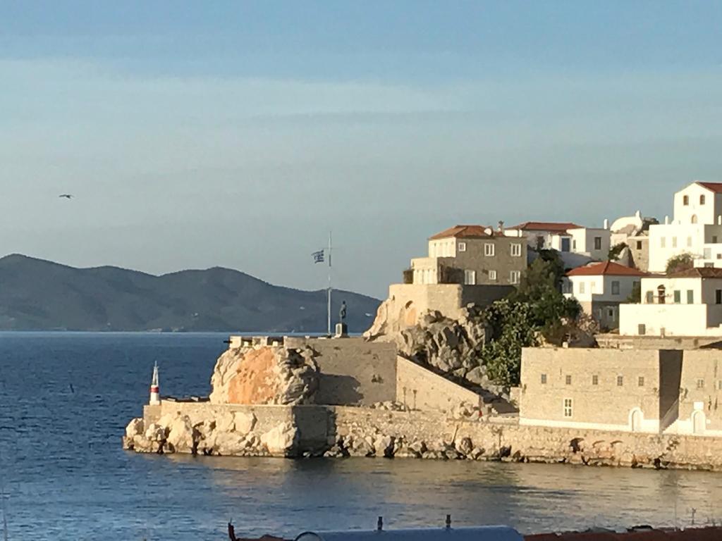 Pension Efie Hydra  Bagian luar foto